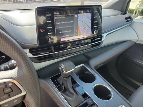 Used 2023 Toyota Sienna XSE FWD image 25