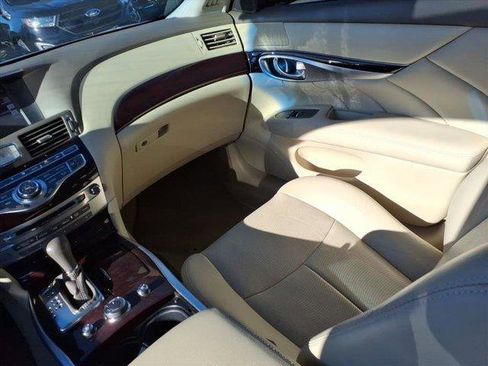 Used 2016 INFINITI Q70 3.7 image 17