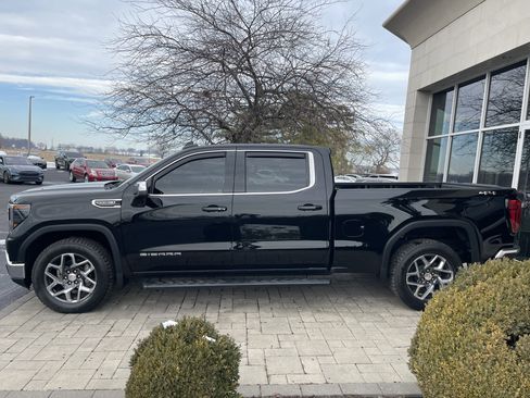 Used 2023 GMC Sierra 1500 SLE image 5