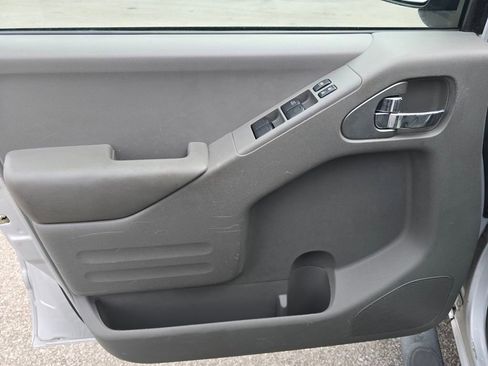 Used 2015 Nissan Frontier Desert Runner image 10