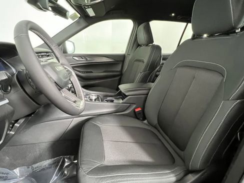 New 2025 Jeep Grand Cherokee Laredo image 15