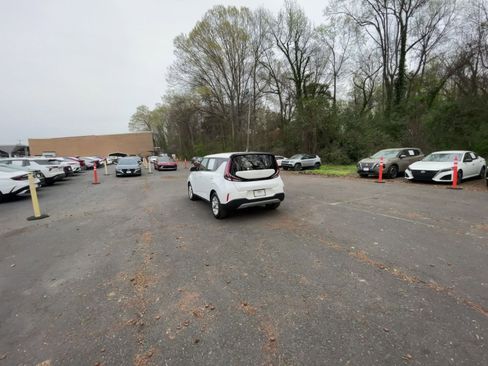 Used 2025 Kia Soul LX w/ LX Technology Package image 16