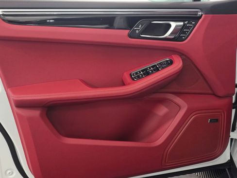 New 2026 Porsche Macan AWD/4WD image 34