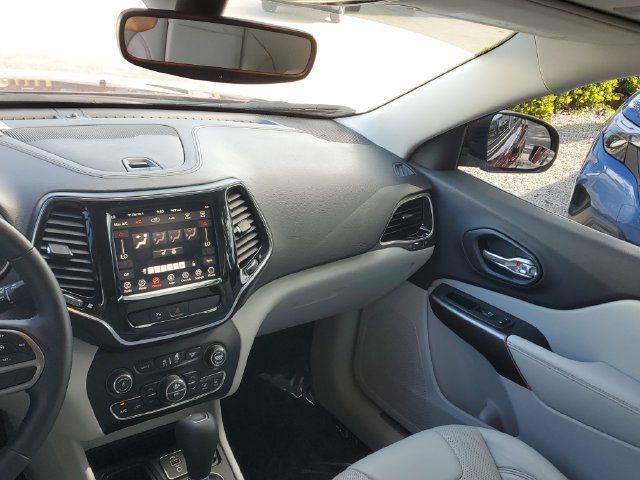 Used 2019 Jeep Cherokee Limited FWD image 20