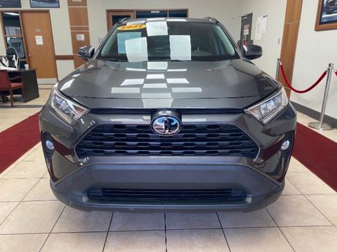 Used 2021 Toyota RAV4 XLE w/ Convenience Package image 6
