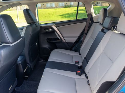 Used 2018 Toyota RAV4 Limited AWD/4WD image 30