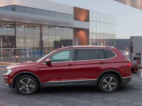 Used 2018 Volkswagen Tiguan SEL FWD image 3