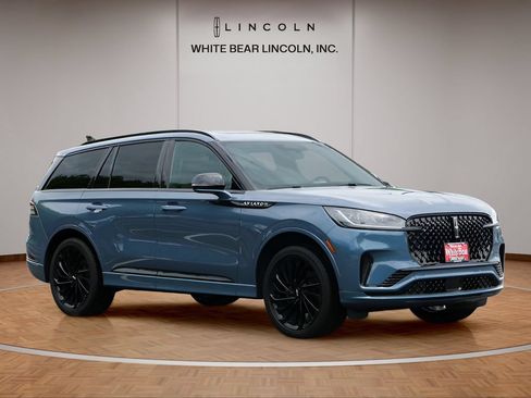 Used 2026 Lincoln Aviator Reserve AWD/4WD image 3