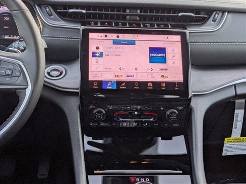 New 2025 Jeep Grand Cherokee Limited w/ Black Appearance Package image 15