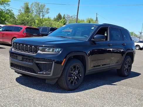 New 2026 Jeep Grand Cherokee Altitude AWD/4WD image 4