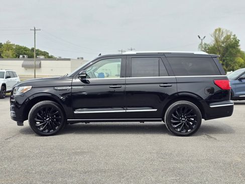 Used 2021 Lincoln Navigator Reserve image 4