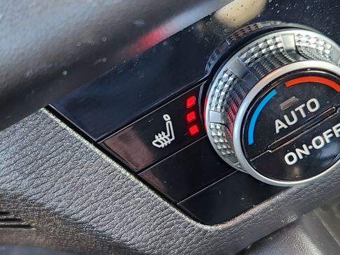 Used 2023 Mitsubishi Outlander SE image 16