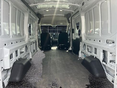 Used 2023 Ford Transit 250 Medium Roof AWD image 5
