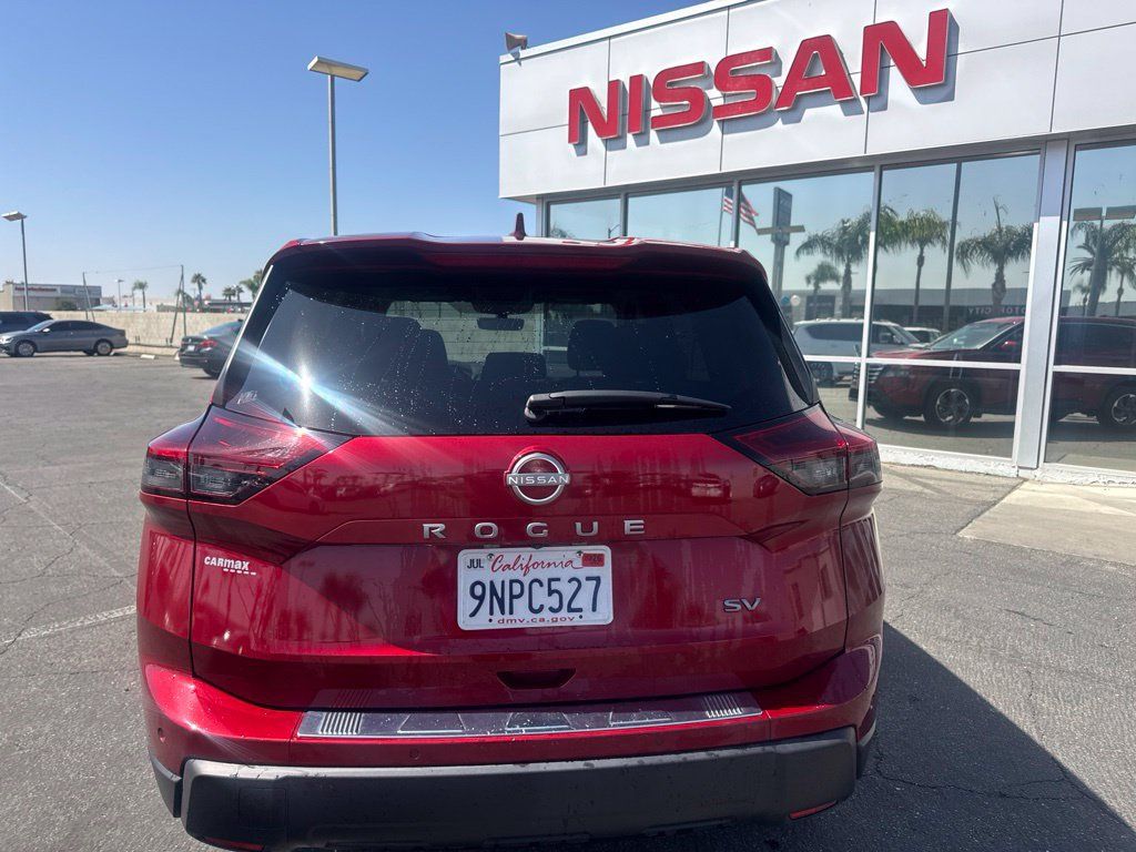 Used 2024 Nissan Rogue SV FWD image 3