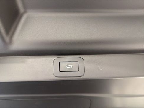 Used 2024 Land Rover Range Rover SE image 46