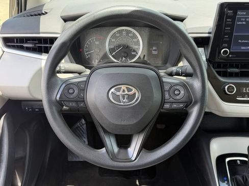 Used 2022 Toyota Corolla LE FWD image 13