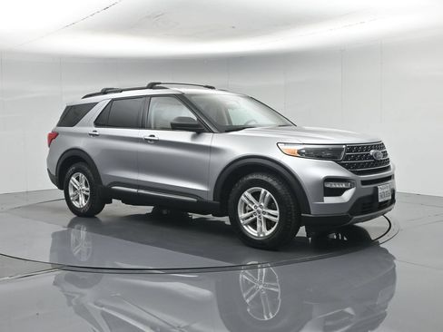 Certified 2021 Ford Explorer XLT w/ Equipment Group 202A AWD/4WD image 31