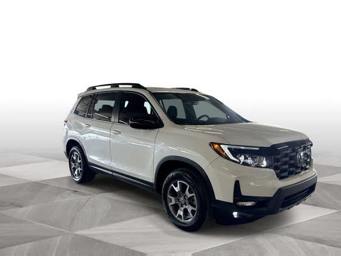 Used 2023 Honda Passport TrailSport image 2