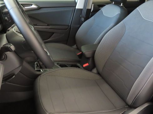 New 2025 Volkswagen Taos SE image 12