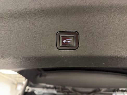 Used 2021 Chevrolet Suburban Premier w/ Premium Package AWD/4WD image 14