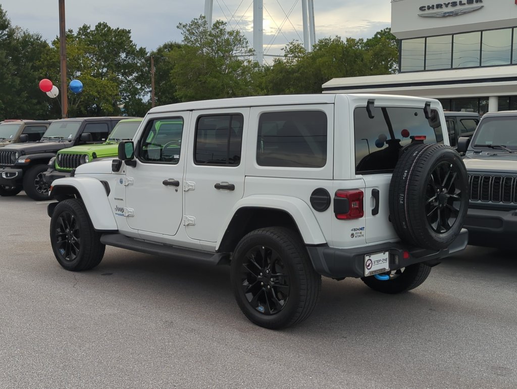 Used 2022 Jeep Wrangler Unlimited Sahara AWD/4WD image 4