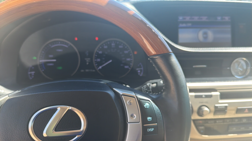 Used 2014 Lexus ES 300h w/ Luxury Package w/Bamboo Trim FWD image 14