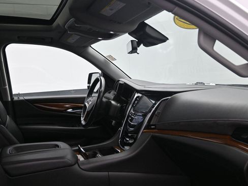 Used 2020 Cadillac Escalade Premium Luxury w/ LPO, Radiant Package image 13