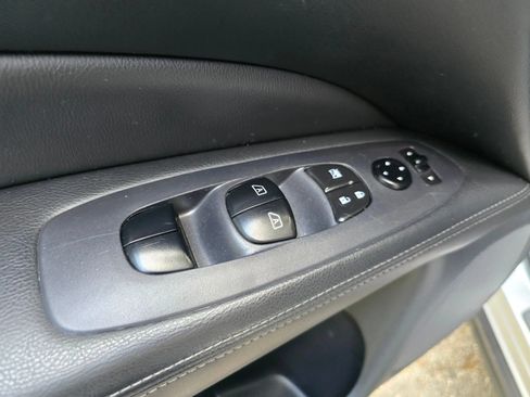 Used 2018 Nissan Pathfinder SV AWD/4WD image 23