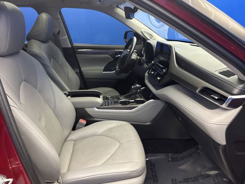 Used 2021 Toyota Highlander Limited AWD/4WD image 24