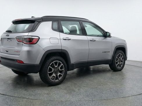 Used 2025 Jeep Compass Trailhawk AWD/4WD image 9
