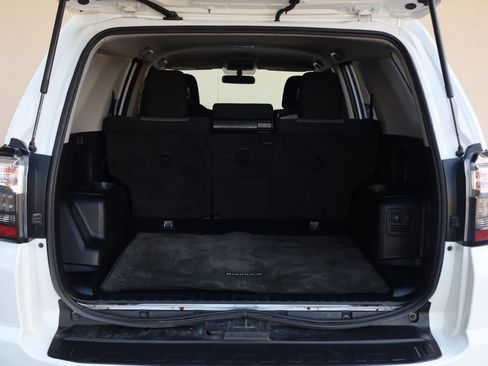 Used 2016 Toyota 4Runner SR5 AWD/4WD image 11