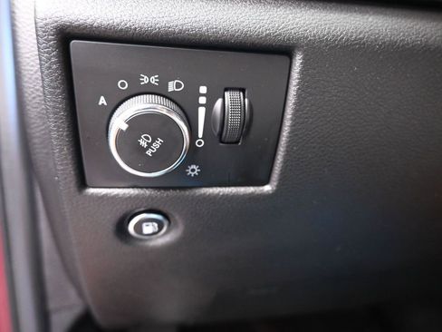 Used 2019 Jeep Grand Cherokee Limited image 27