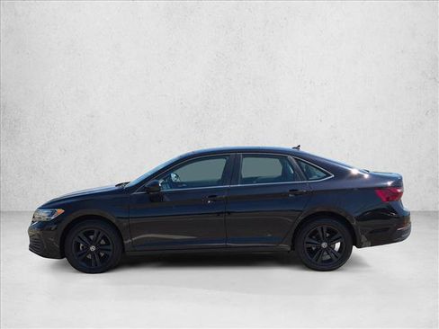 Used 2023 Volkswagen Jetta SE w/ Panoramic Sunroof Package FWD image 9