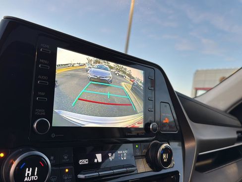 Used 2021 Toyota Highlander XLE image 23