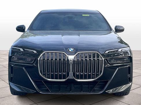 Used 2023 BMW 740i image 3