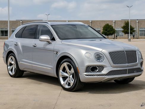 Used 2020 Bentley Bentayga Plug-In Hybrid AWD/4WD image 20
