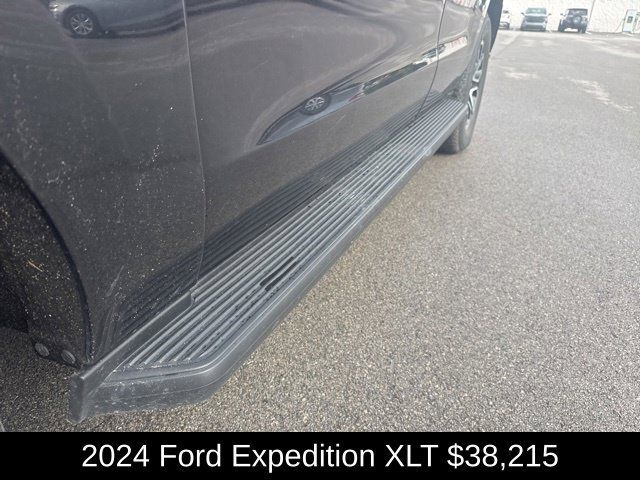 Used 2024 Ford Expedition XLT AWD/4WD image 11