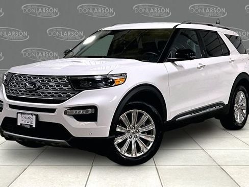 Used 2022 Ford Explorer Limited w/ Equipment Group 301A AWD/4WD image 3