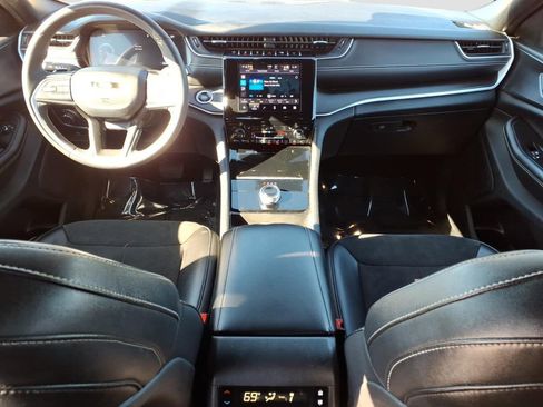 Used 2023 Jeep Grand Cherokee L Laredo image 12