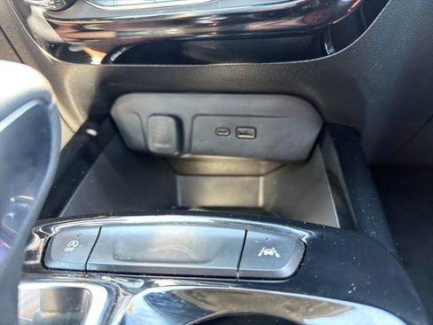 Used 2025 Chevrolet Trax ACTIV FWD image 23