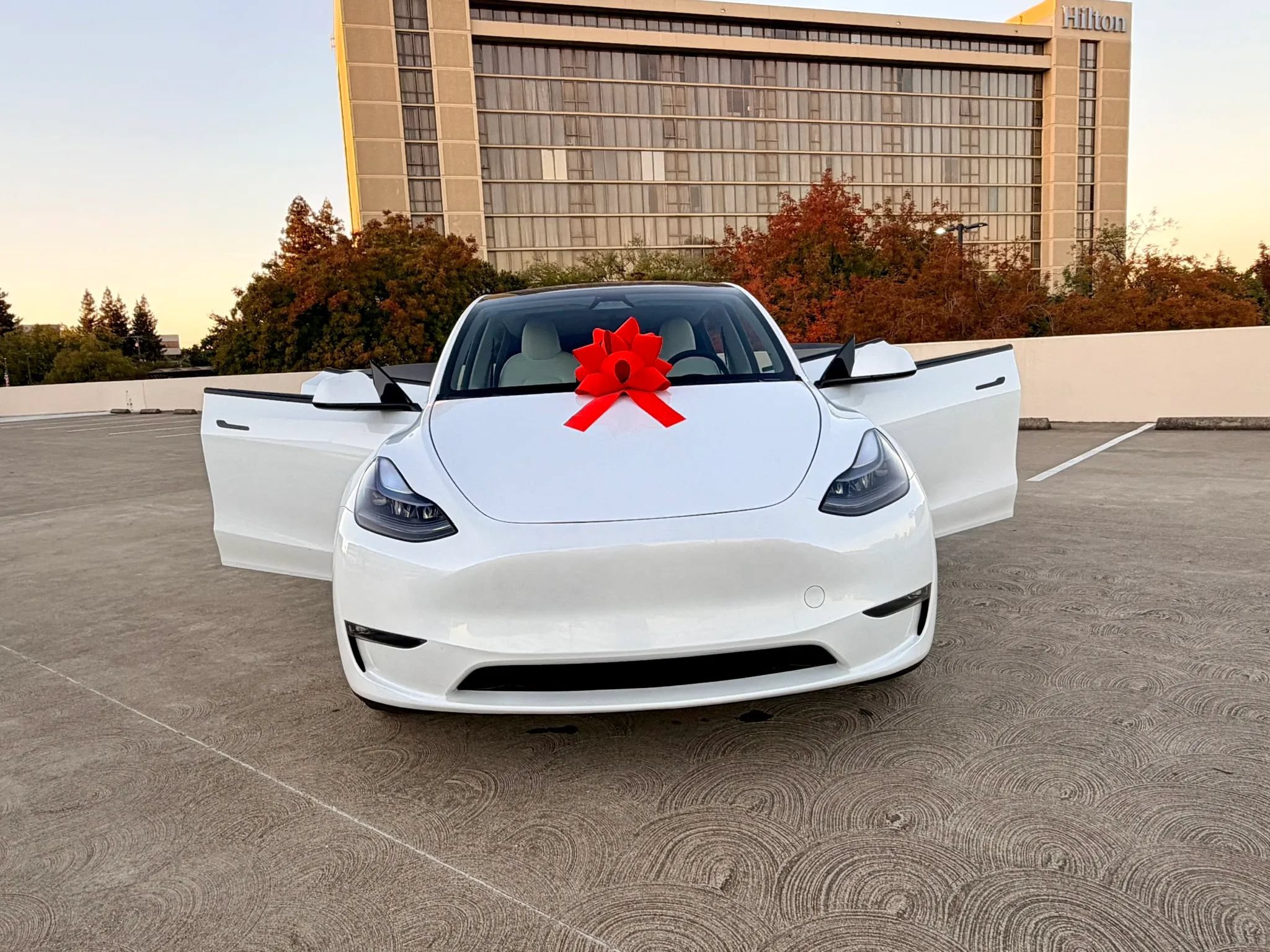 Used 2024 Tesla Model Y Long Range AWD/4WD image 28