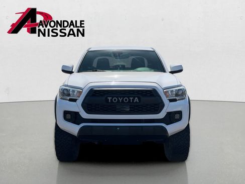 Used 2018 Toyota Tacoma TRD Off-Road w/ Technology Package AWD/4WD image 9