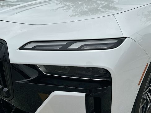 Used 2023 BMW 740i w/ Parking Assistance Package RWD image 7