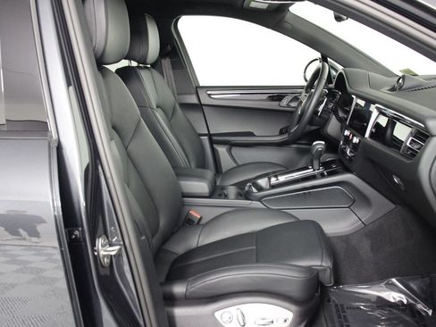 Certified 2026 Porsche Macan AWD/4WD image 31