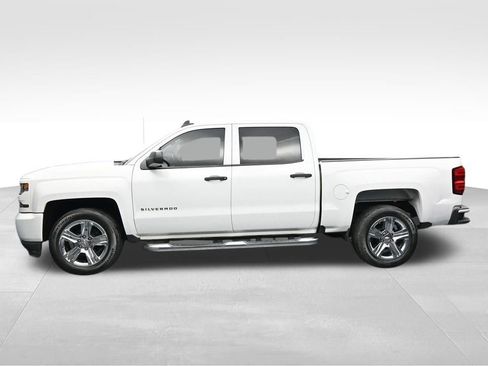 Used 2018 Chevrolet Silverado 1500 Custom w/ Custom Value Package RWD image 2
