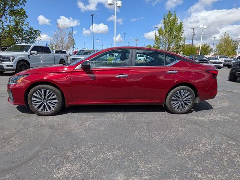 Used 2025 Nissan Altima 2.5 SV AWD/4WD image 10