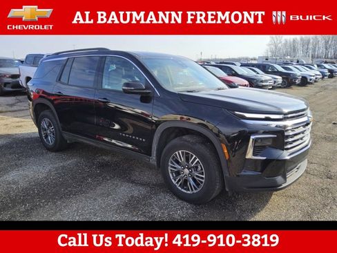 Used 2025 Chevrolet Traverse LT image 1