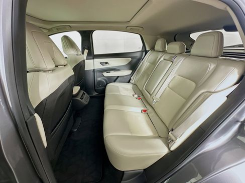 Used 2023 Nissan Ariya AWD image 30