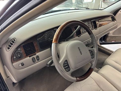 Used 2001 Lincoln Town Car Signature RWD image 13