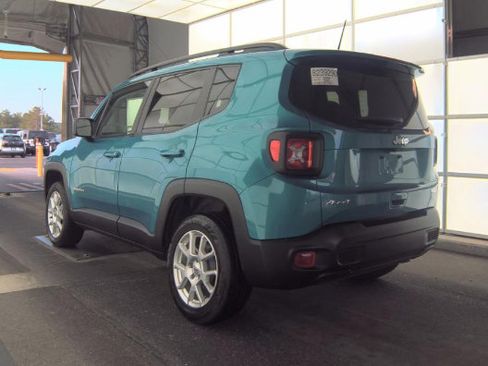 Used 2022 Jeep Renegade Latitude AWD/4WD image 4